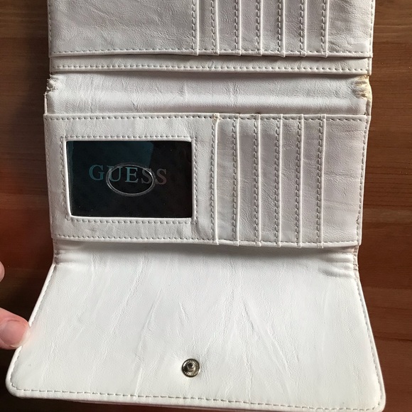 Guess Wallet - Picture 2 of 3